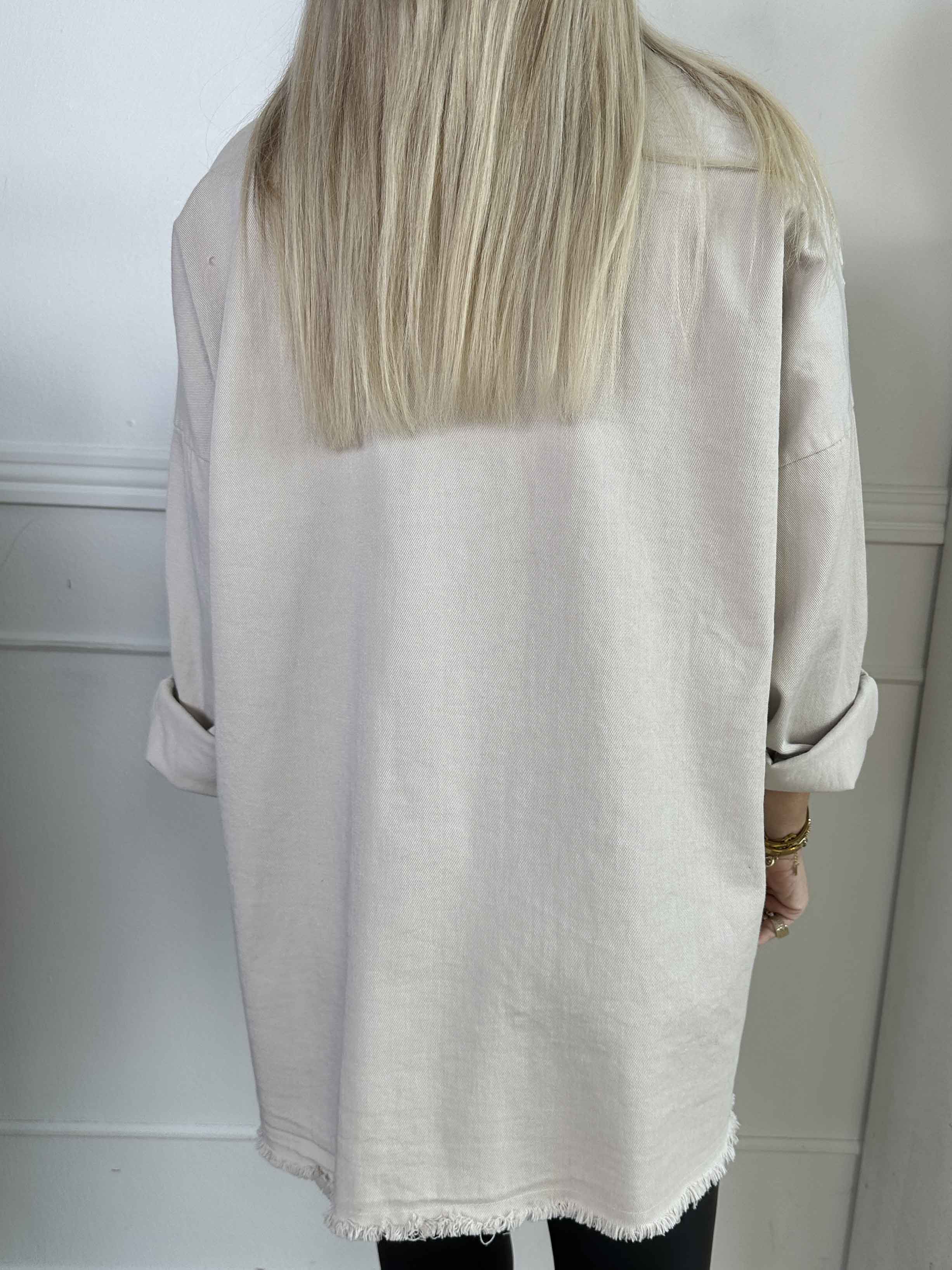 Scarlett - Denimjakke med blonde på skuldrene